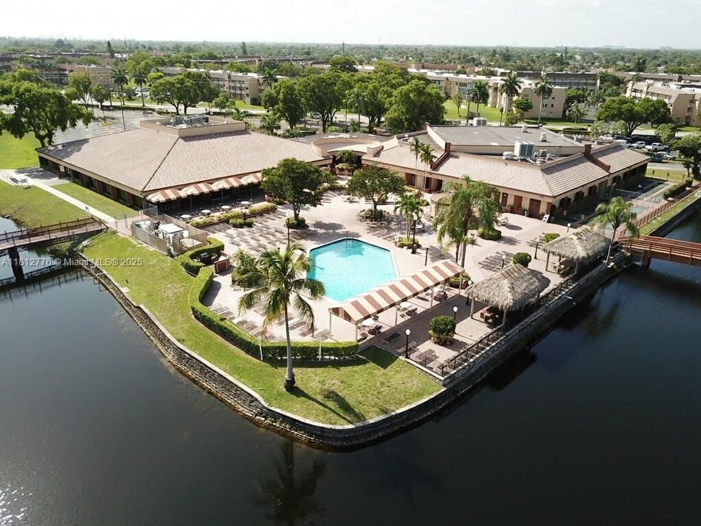 Real estate property located at 8951 Sunrise Lakes Blvd #108, Broward, Sunrise Lakes 87 Condo, Sunrise, FL