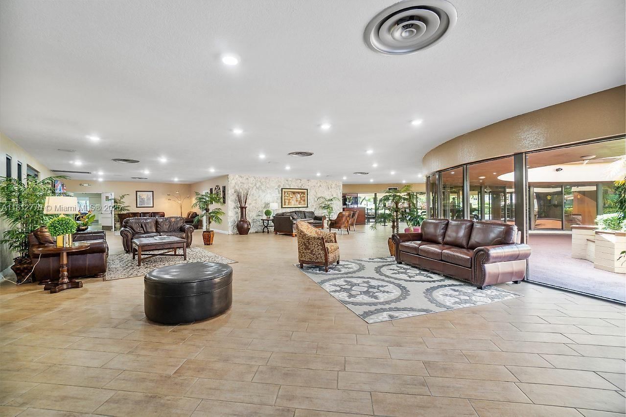 Real estate property located at 8951 Sunrise Lakes Blvd #108, Broward, Sunrise Lakes 87 Condo, Sunrise, FL