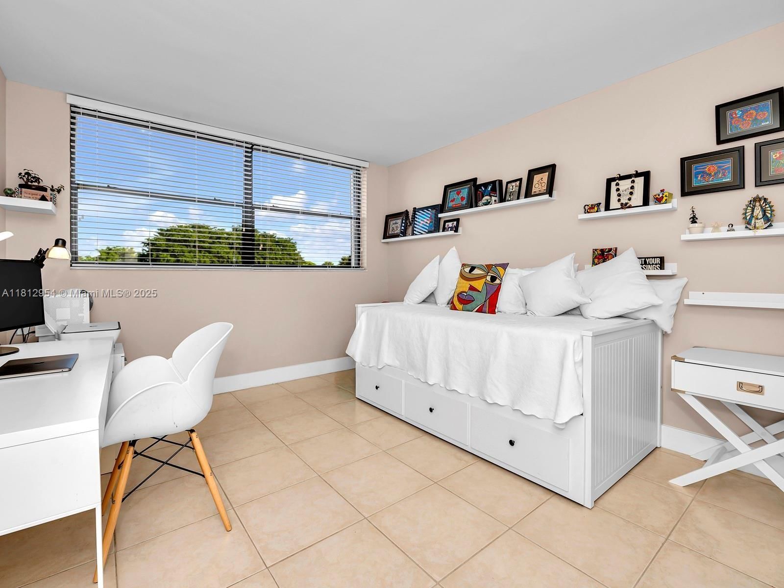 Real estate property located at 16100 Golf Club Rd #203, Broward, Building Four Of Country, Weston, FL