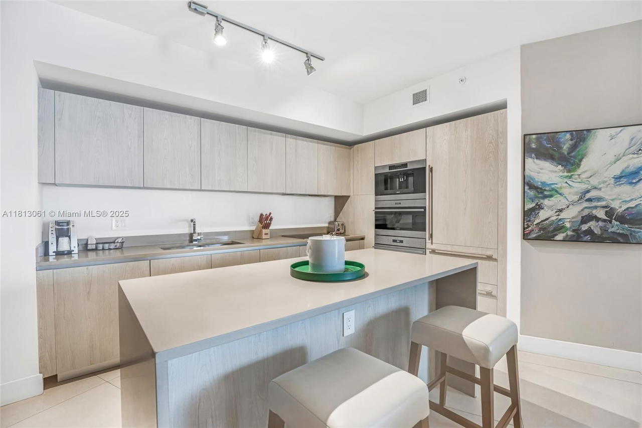 Real estate property located at 4111 Ocean Dr #1709, Broward, 4111 South Ocean Drive Co, Hollywood, FL