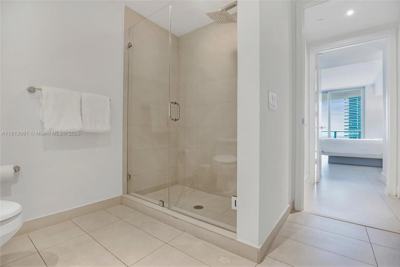 Real estate property located at 4111 Ocean Dr #1709, Broward, 4111 South Ocean Drive Co, Hollywood, FL