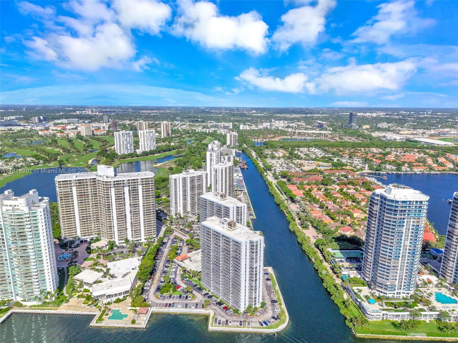 Real estate property located at 20505 Country Club Dr #2039, Miami-dade, Waterview Condo, Aventura, FL