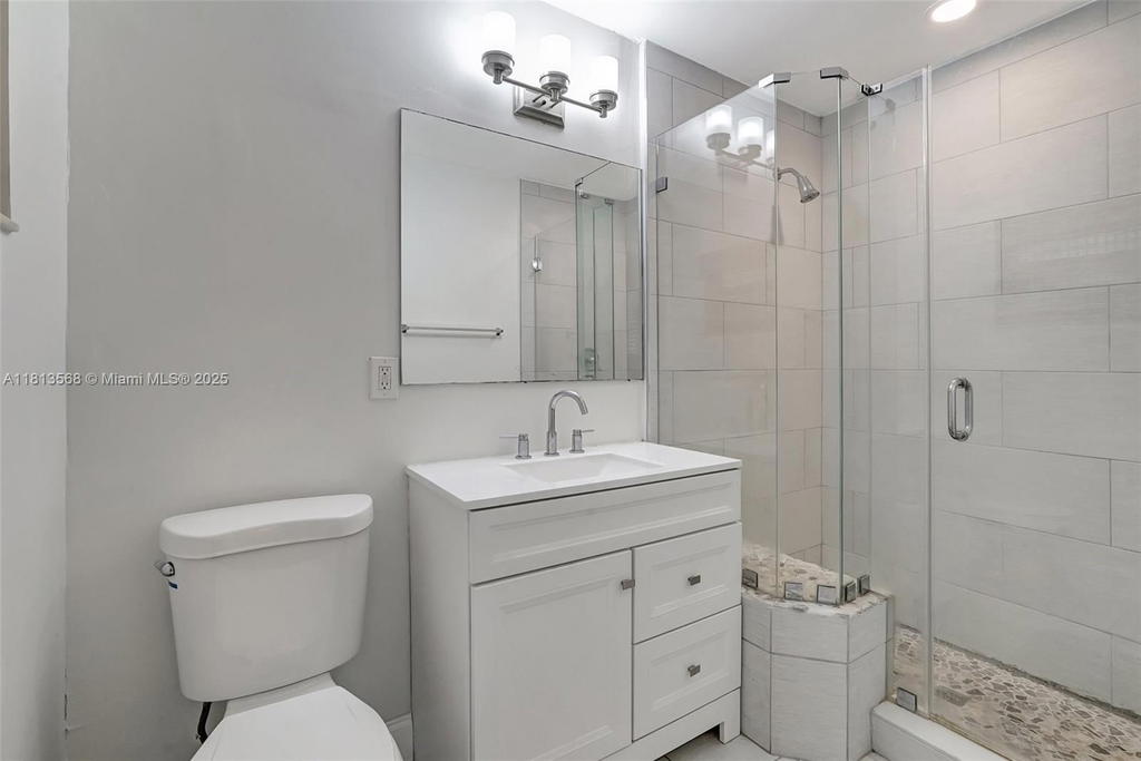 Real estate property located at 1319 Buchanan St, Broward, Hollywood Lakes Section, Hollywood, FL