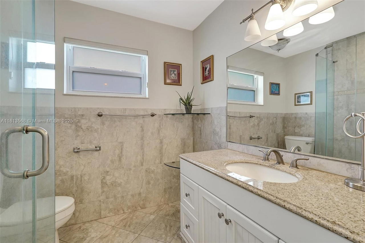 Real estate property located at 1319 Buchanan St, Broward, Hollywood Lakes Section, Hollywood, FL