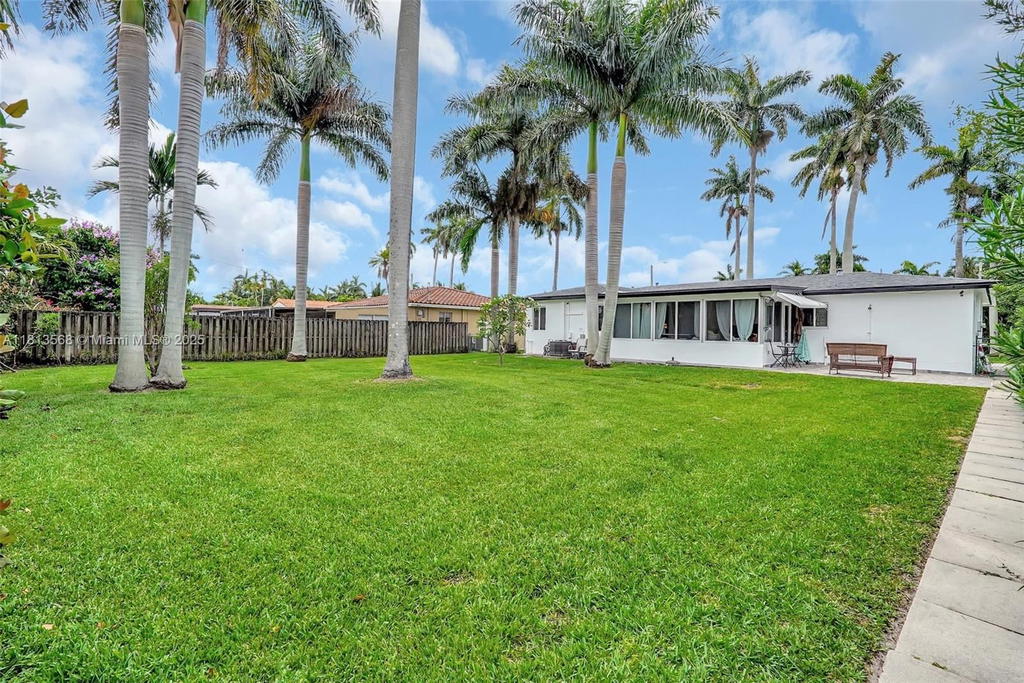 Real estate property located at 1319 Buchanan St, Broward, Hollywood Lakes Section, Hollywood, FL