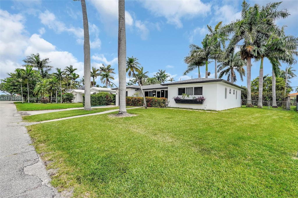 Real estate property located at 1319 Buchanan St, Broward, Hollywood Lakes Section, Hollywood, FL