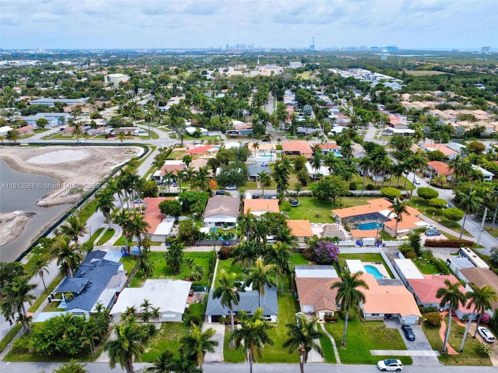 Real estate property located at 1319 Buchanan St, Broward, Hollywood Lakes Section, Hollywood, FL