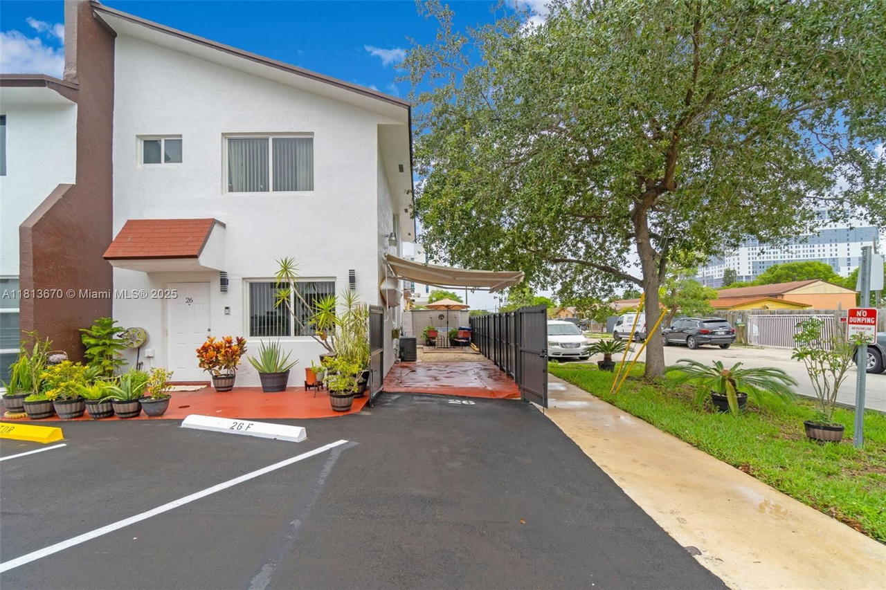 Real estate property located at 401 109th Ave #26, Miami-dade, El Polo Condo, Sweetwater, FL