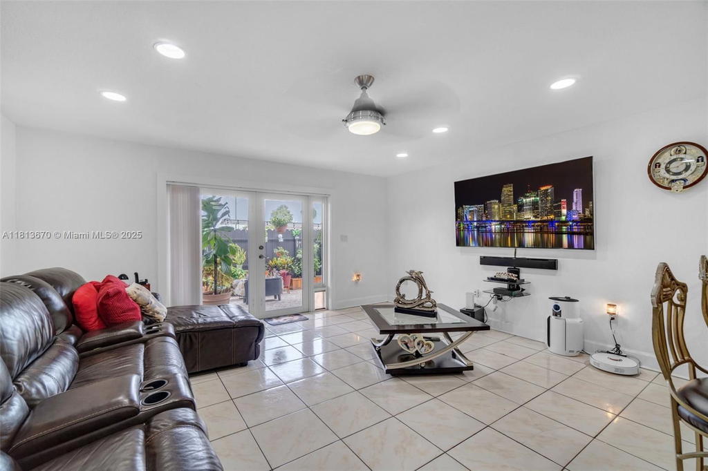 Real estate property located at 401 109th Ave #26, Miami-dade, El Polo Condo, Sweetwater, FL