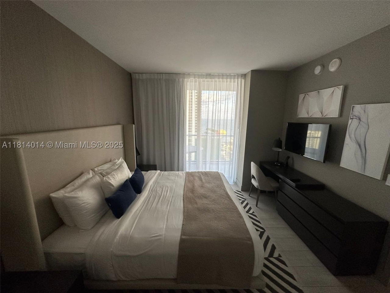 Real estate property located at 4010 Ocean Dr R1707, Broward, 4010 South Ocean Condo, Hollywood, FL
