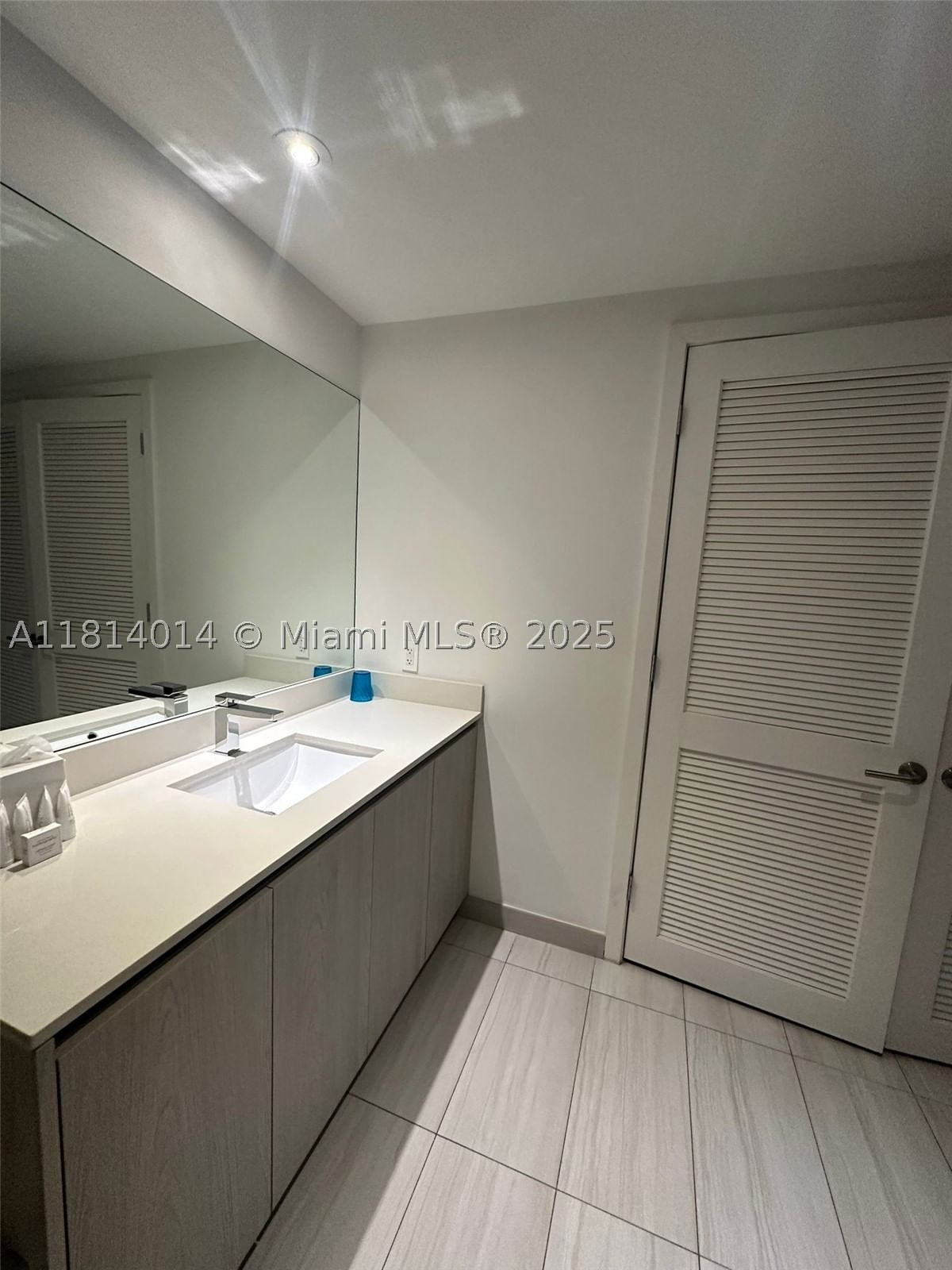 Real estate property located at 4010 Ocean Dr R1707, Broward, 4010 South Ocean Condo, Hollywood, FL