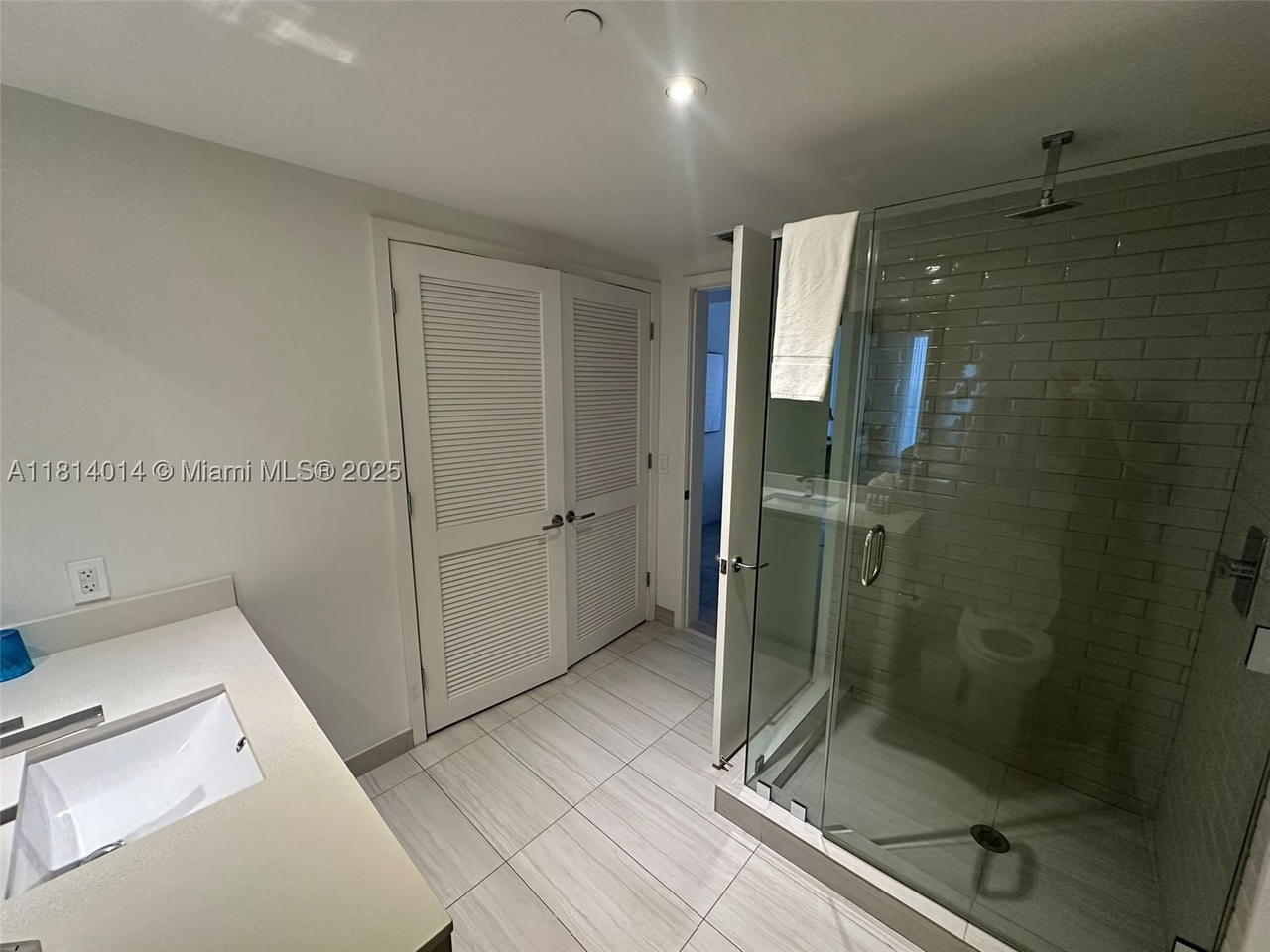 Real estate property located at 4010 Ocean Dr R1707, Broward, 4010 South Ocean Condo, Hollywood, FL