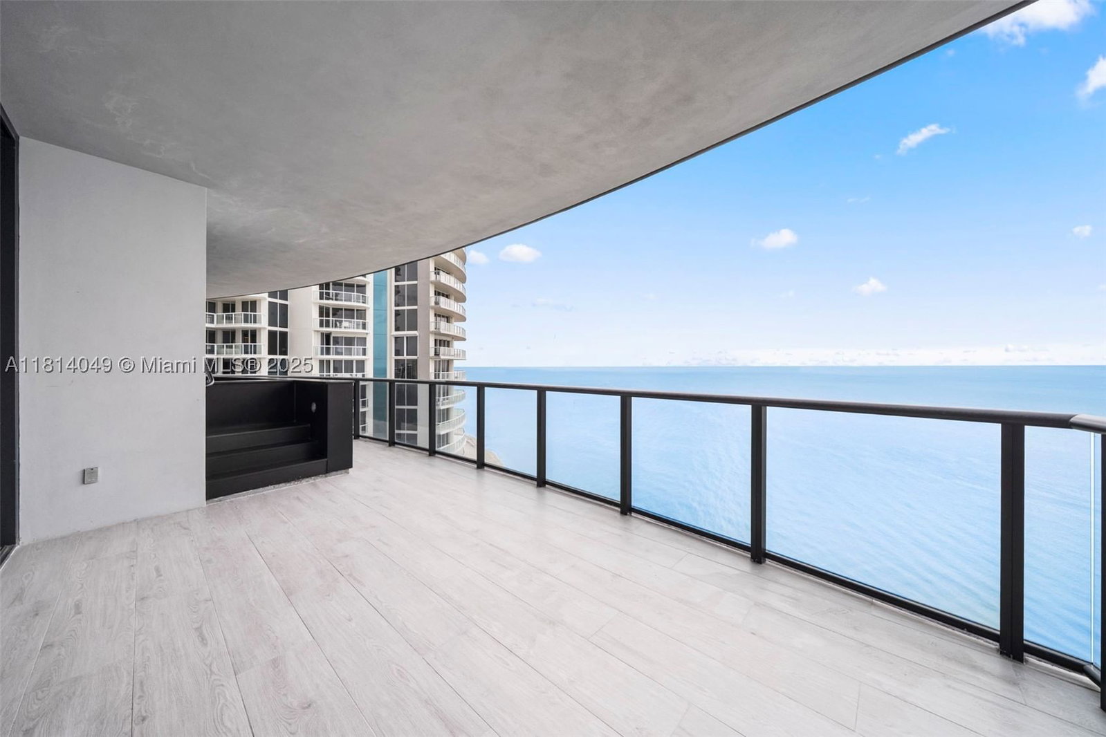 Real estate property located at 18555 Collins Ave #2105, Miami-dade, 18555 Collins Avenue Cond, Sunny Isles Beach, FL