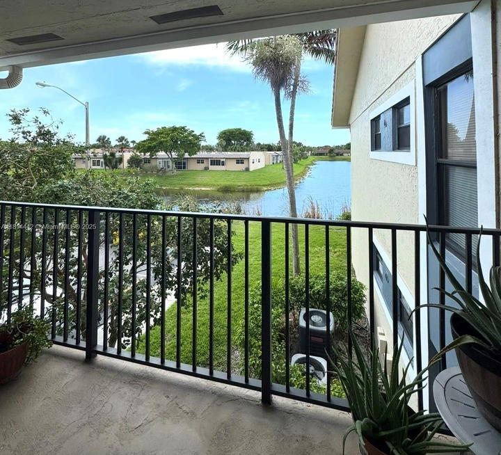 Real estate property located at 1484 Lake Crystal Dr E, Palm Beach, Palm Beach Grande Condo, West Palm Beach, FL