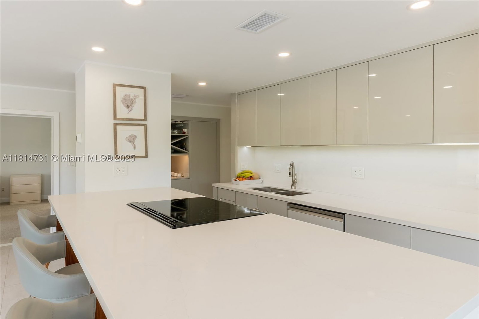 Real estate property located at 120 Golden Isles Dr #33B, Broward, Golden Isles Towers Condo, Hallandale Beach, FL