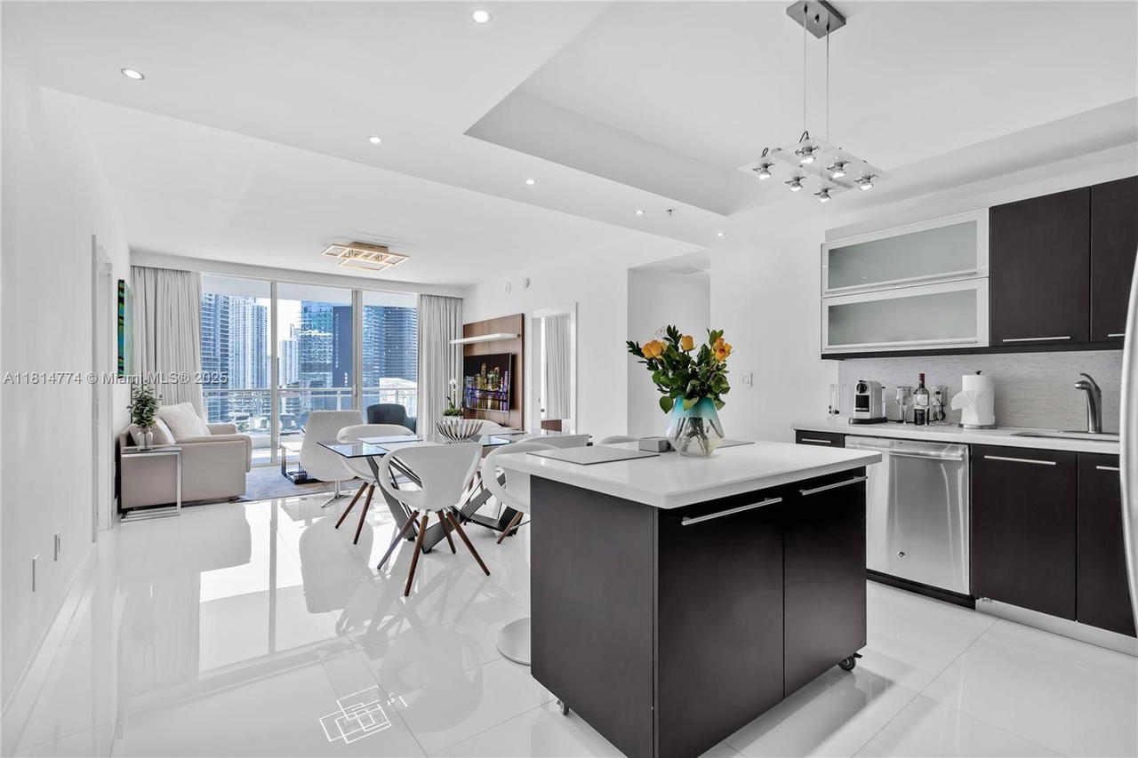 Real estate property located at 90 3rd St #2513, Miami-dade, Ivy Condo, Miami, FL
