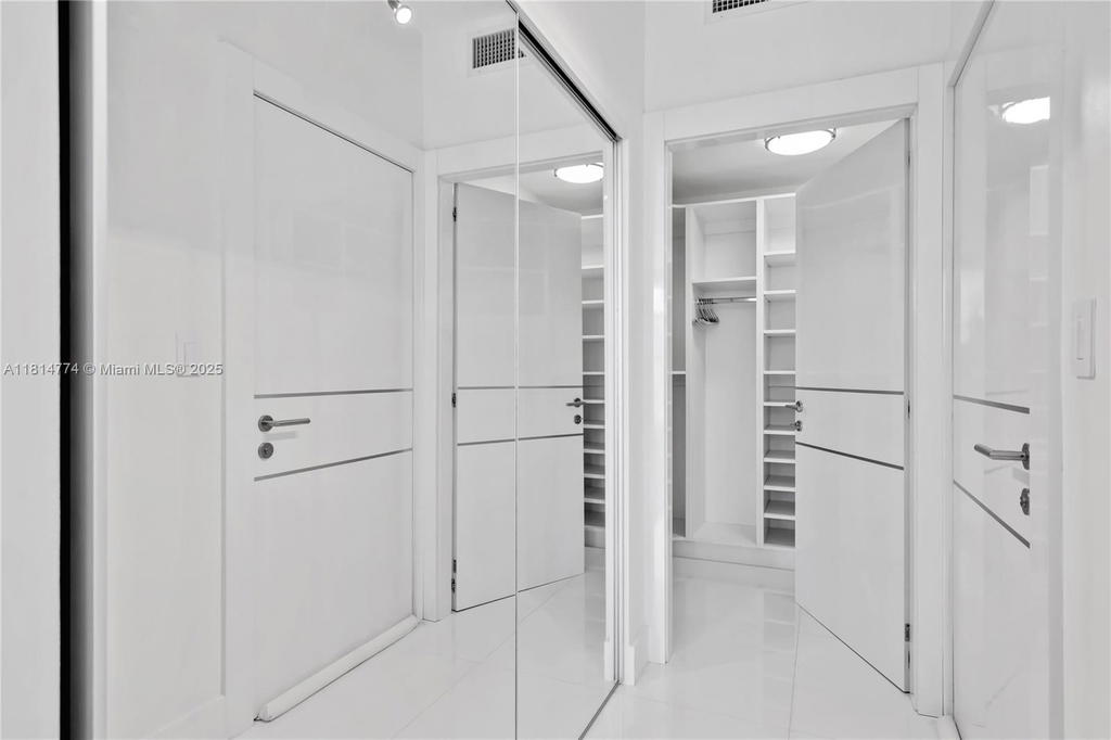 Real estate property located at 90 3rd St #2513, Miami-dade, Ivy Condo, Miami, FL