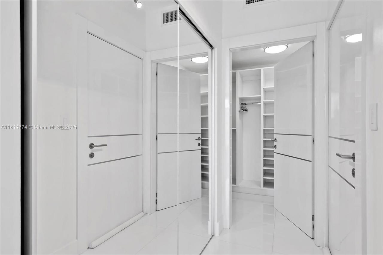 Real estate property located at 90 3rd St #2513, Miami-dade, Ivy Condo, Miami, FL