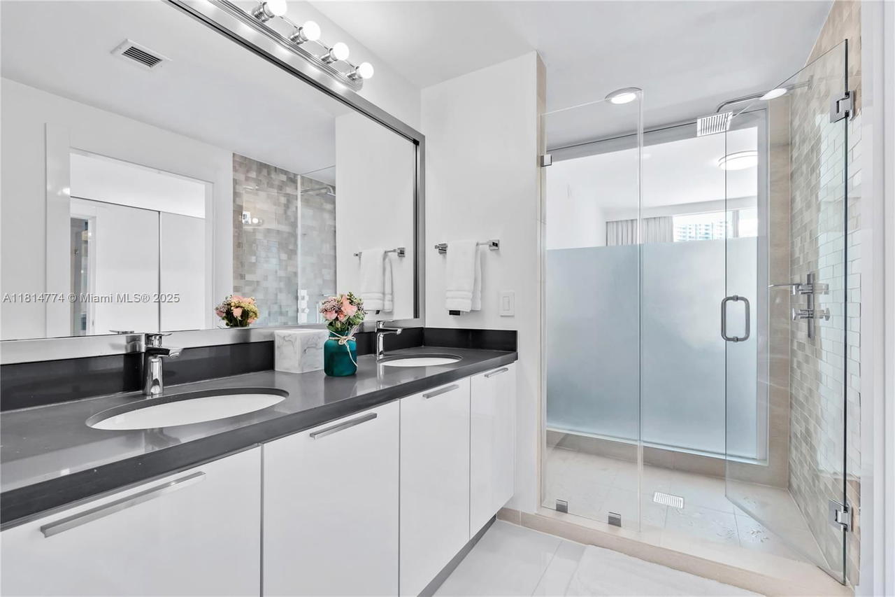 Real estate property located at 90 3rd St #2513, Miami-dade, Ivy Condo, Miami, FL