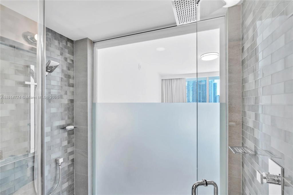 Real estate property located at 90 3rd St #2513, Miami-dade, Ivy Condo, Miami, FL