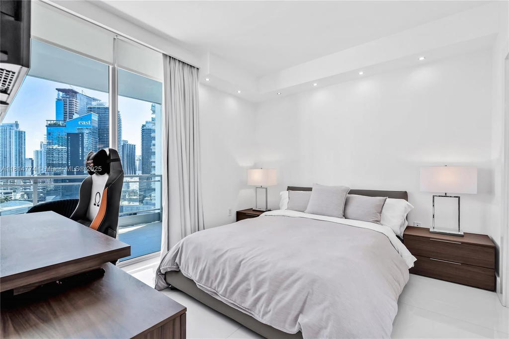 Real estate property located at 90 3rd St #2513, Miami-dade, Ivy Condo, Miami, FL