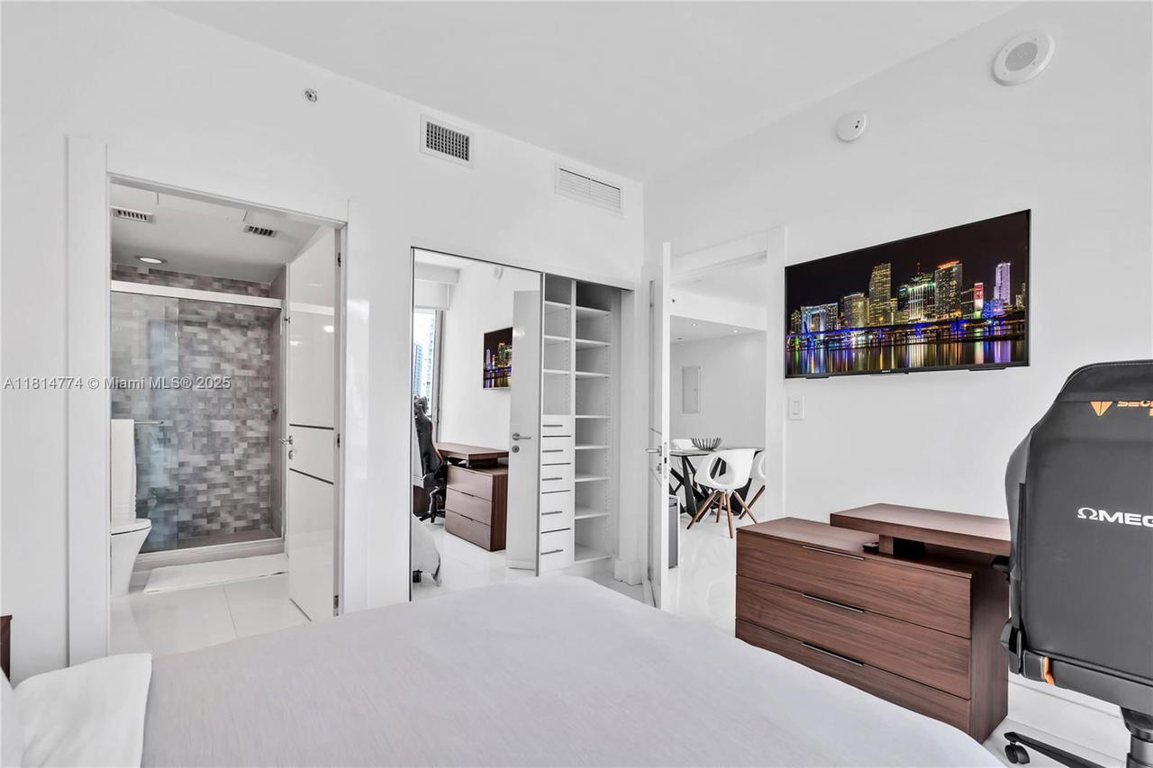 Real estate property located at 90 3rd St #2513, Miami-dade, Ivy Condo, Miami, FL