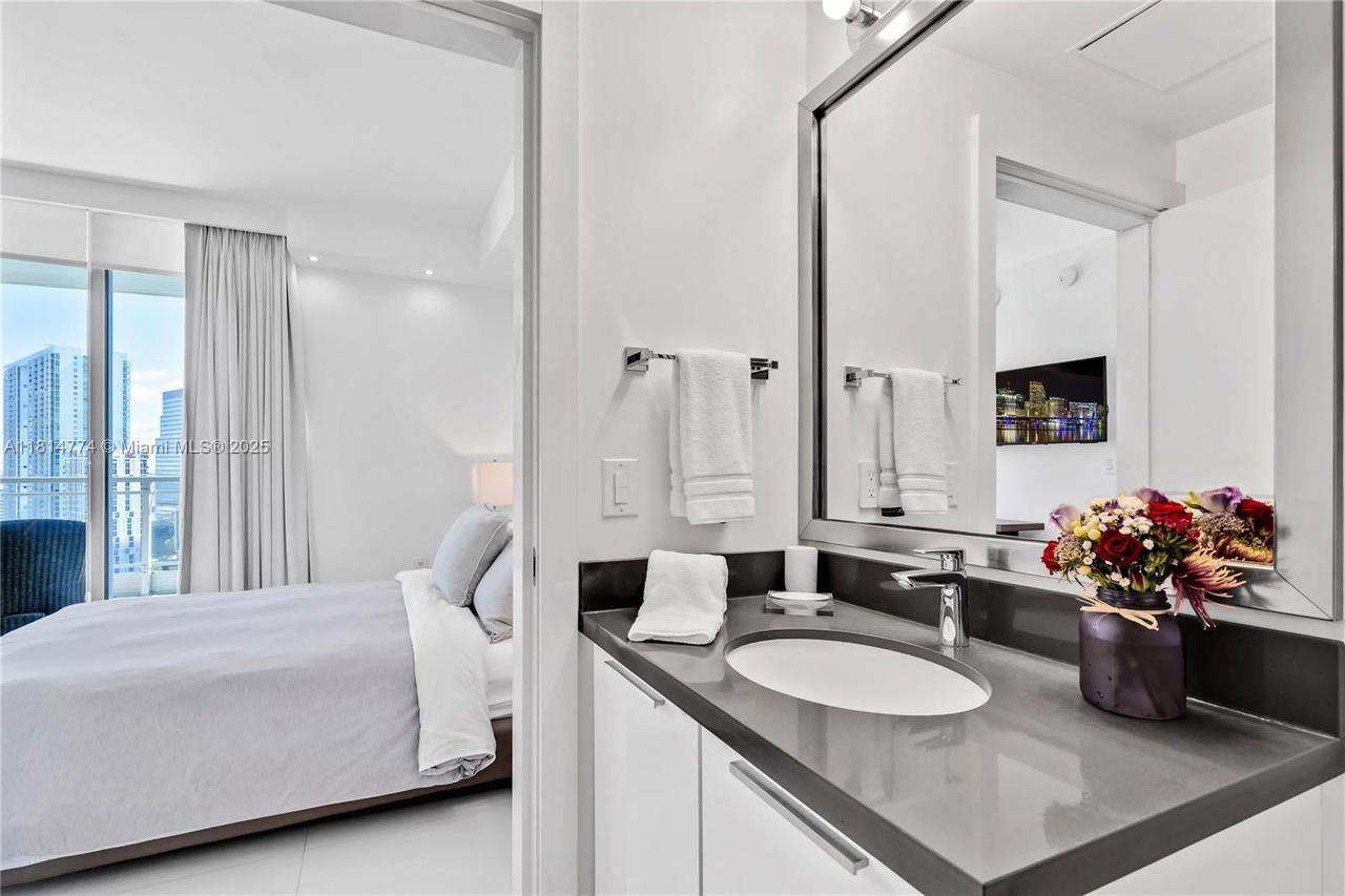 Real estate property located at 90 3rd St #2513, Miami-dade, Ivy Condo, Miami, FL