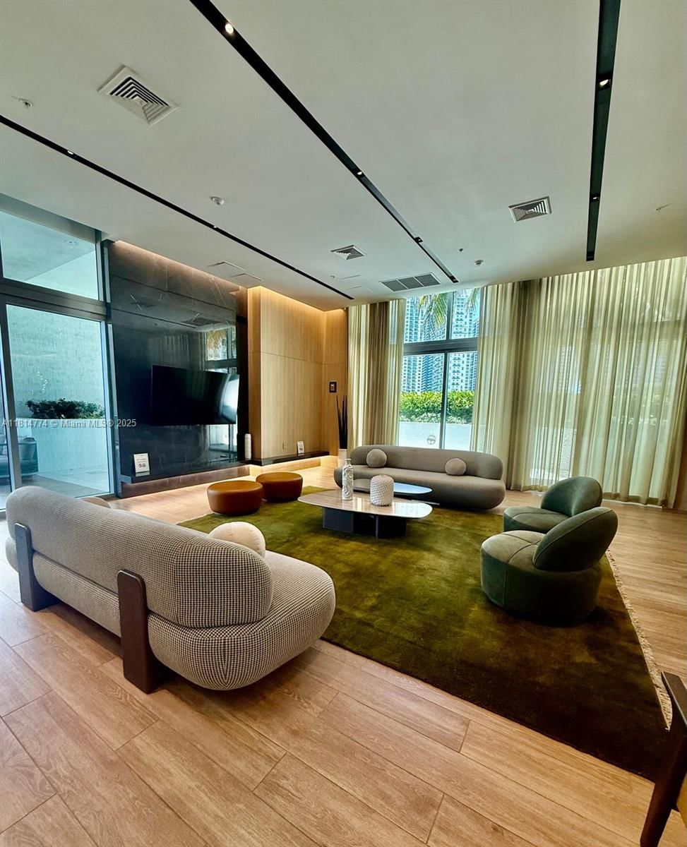 Real estate property located at 90 3rd St #2513, Miami-dade, Ivy Condo, Miami, FL