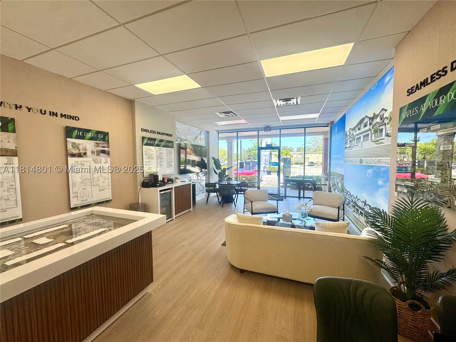 Real estate property located at 6088 Barbara Circle, Collier, Santa Barbara Place, Naples, FL