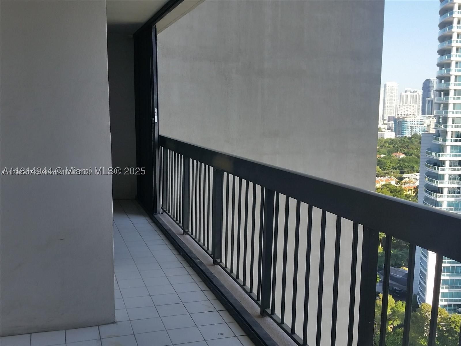 Real estate property located at 2333 Brickell Ave #615, Miami-dade, Brickell Bay Club Condo, Miami, FL