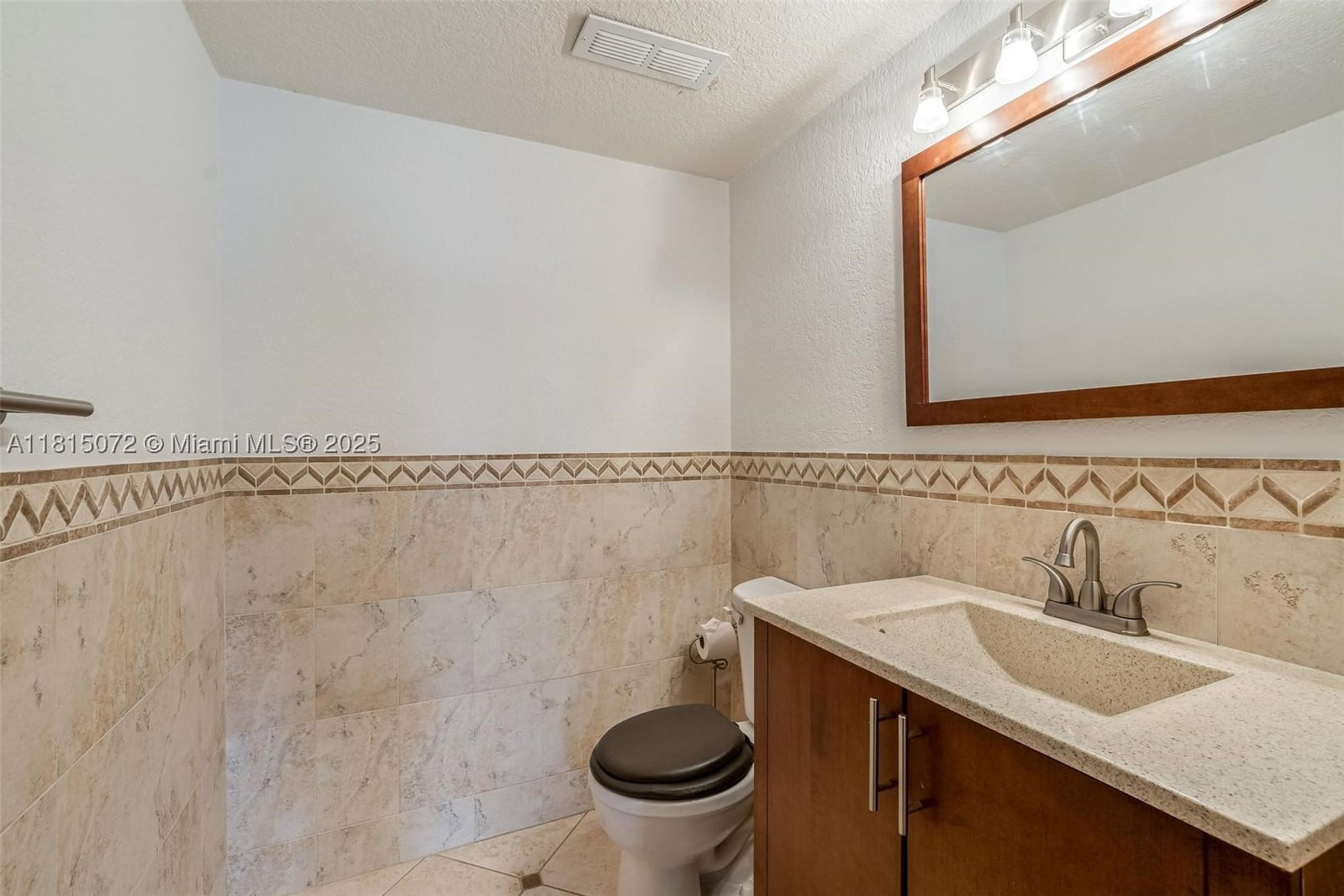 Real estate property located at 106 Lake Emerald Dr #210, Broward, Lake Emerald Condominium, Oakland Park, FL