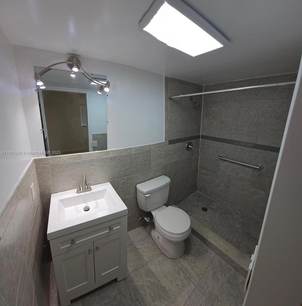 Real estate property located at 1100 Pine Dr #106, Broward, Pine Drive Manor Condo, Pompano Beach, FL