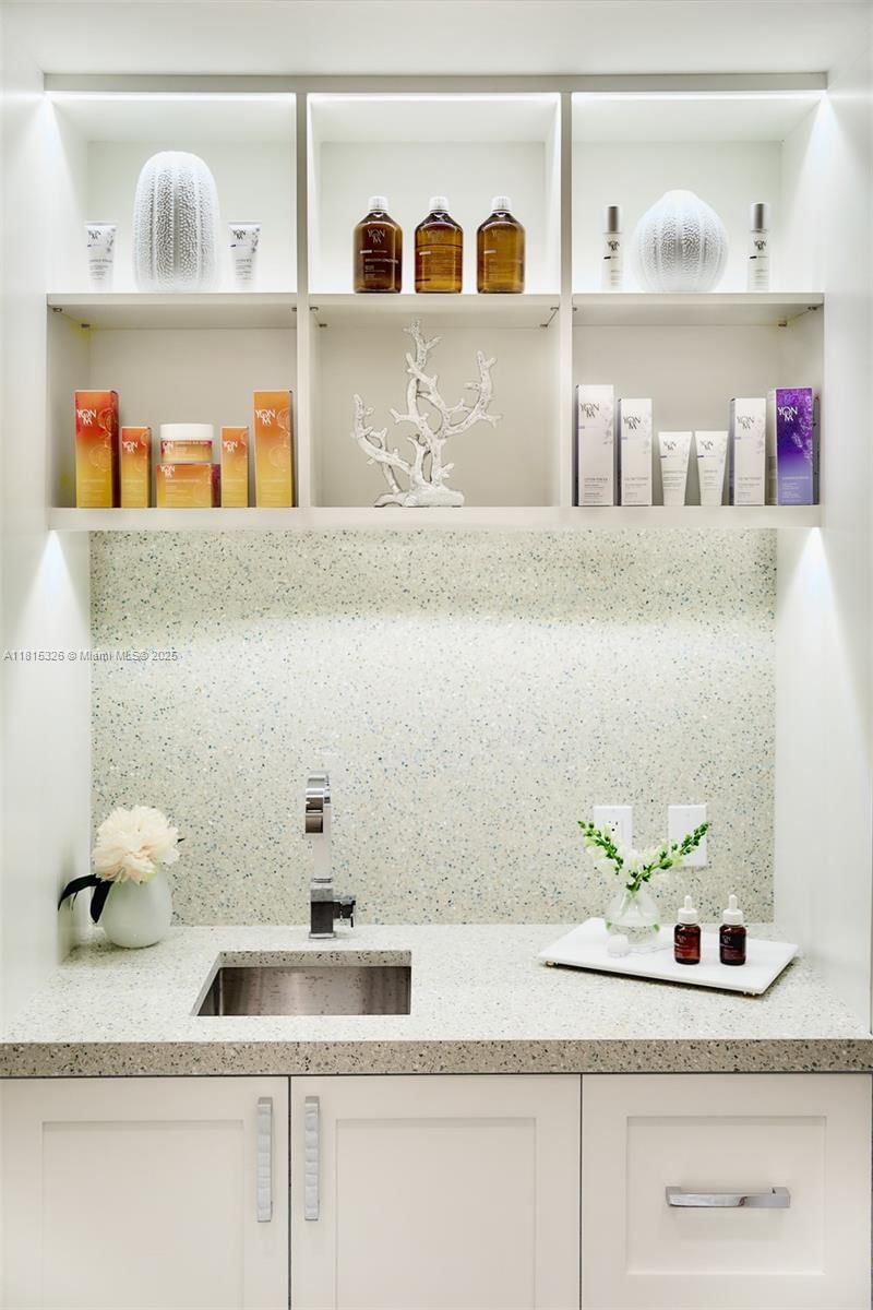 Real estate property located at 713 Crandon Blvd PH-3, Miami-dade, Resort Villa Two Condo, Key Biscayne, FL