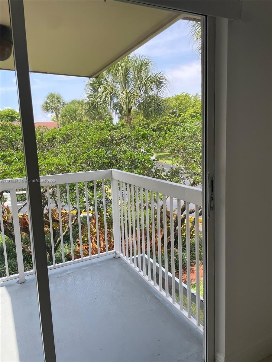 Real estate property located at 4800 102nd Ave #203-10, Miami-dade, Doral Pk Country Cl Villa, Doral, FL