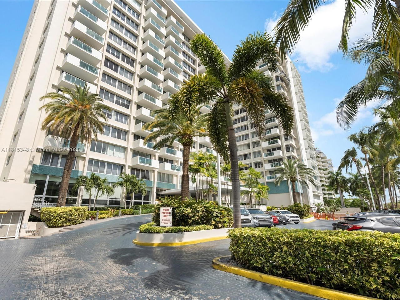 Real estate property located at 1200 West Ave PH24, Miami-dade, Mirador 1200 Condo, Miami Beach, FL