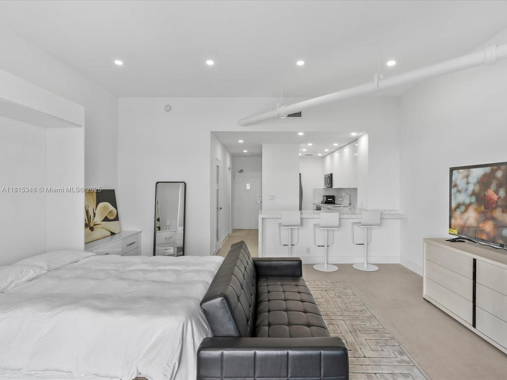 Real estate property located at 1200 West Ave PH24, Miami-dade, Mirador 1200 Condo, Miami Beach, FL