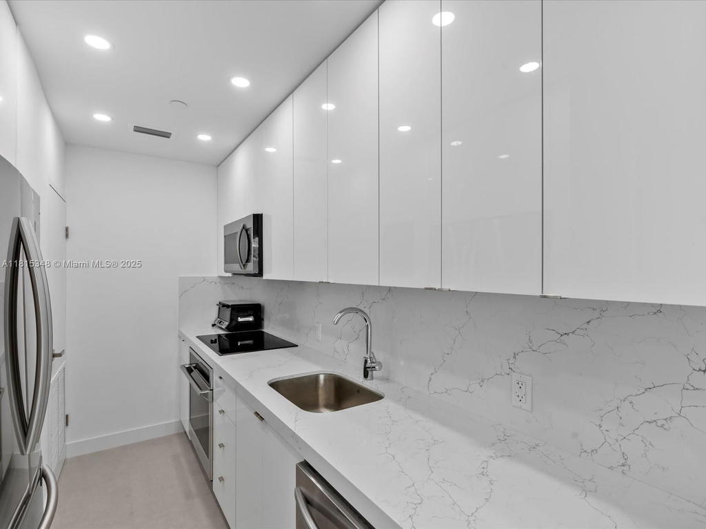 Real estate property located at 1200 West Ave PH24, Miami-dade, Mirador 1200 Condo, Miami Beach, FL