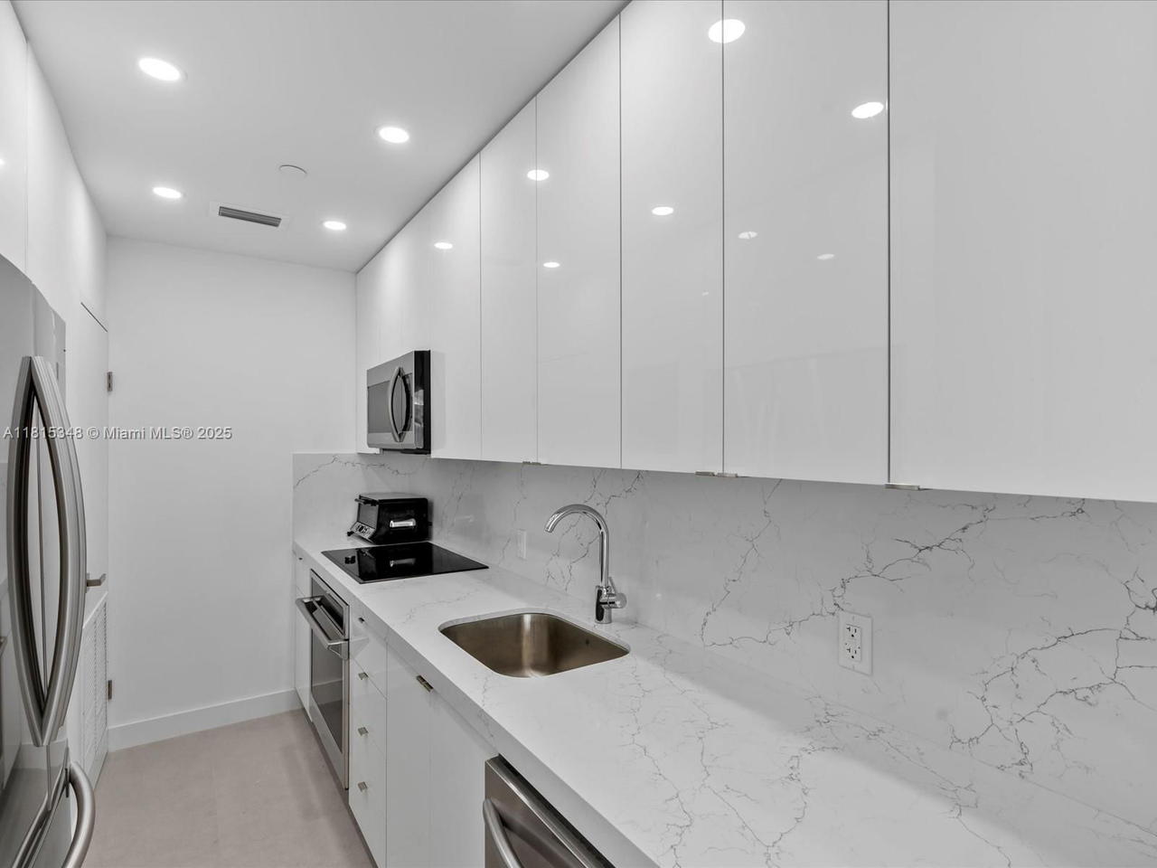 Real estate property located at 1200 West Ave PH24, Miami-dade, Mirador 1200 Condo, Miami Beach, FL