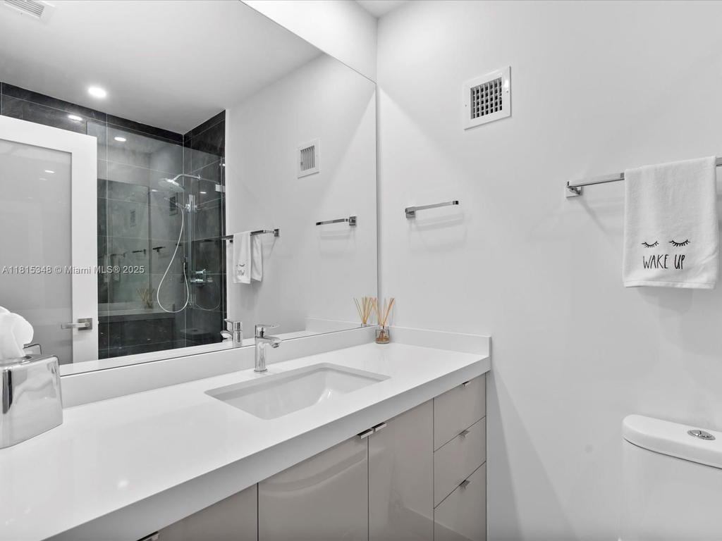 Real estate property located at 1200 West Ave PH24, Miami-dade, Mirador 1200 Condo, Miami Beach, FL
