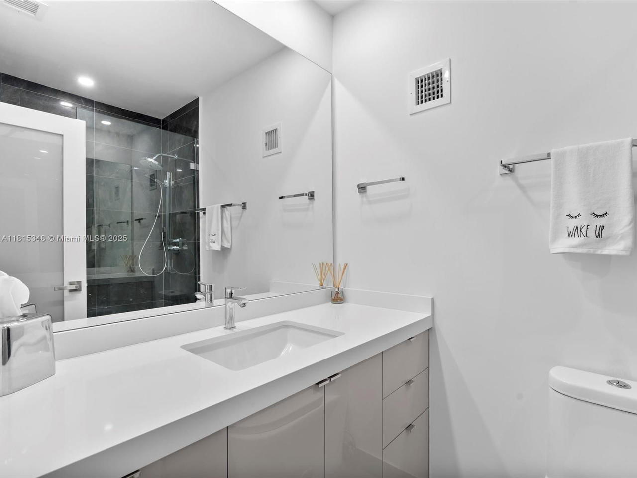 Real estate property located at 1200 West Ave PH24, Miami-dade, Mirador 1200 Condo, Miami Beach, FL