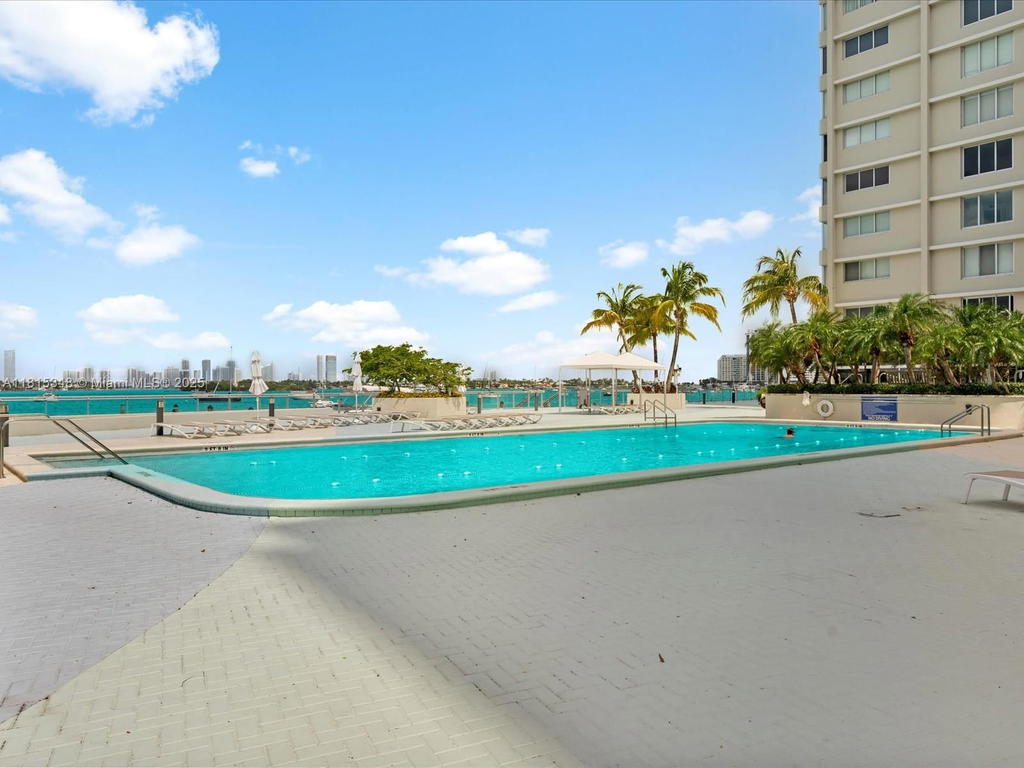 Real estate property located at 1200 West Ave PH24, Miami-dade, Mirador 1200 Condo, Miami Beach, FL