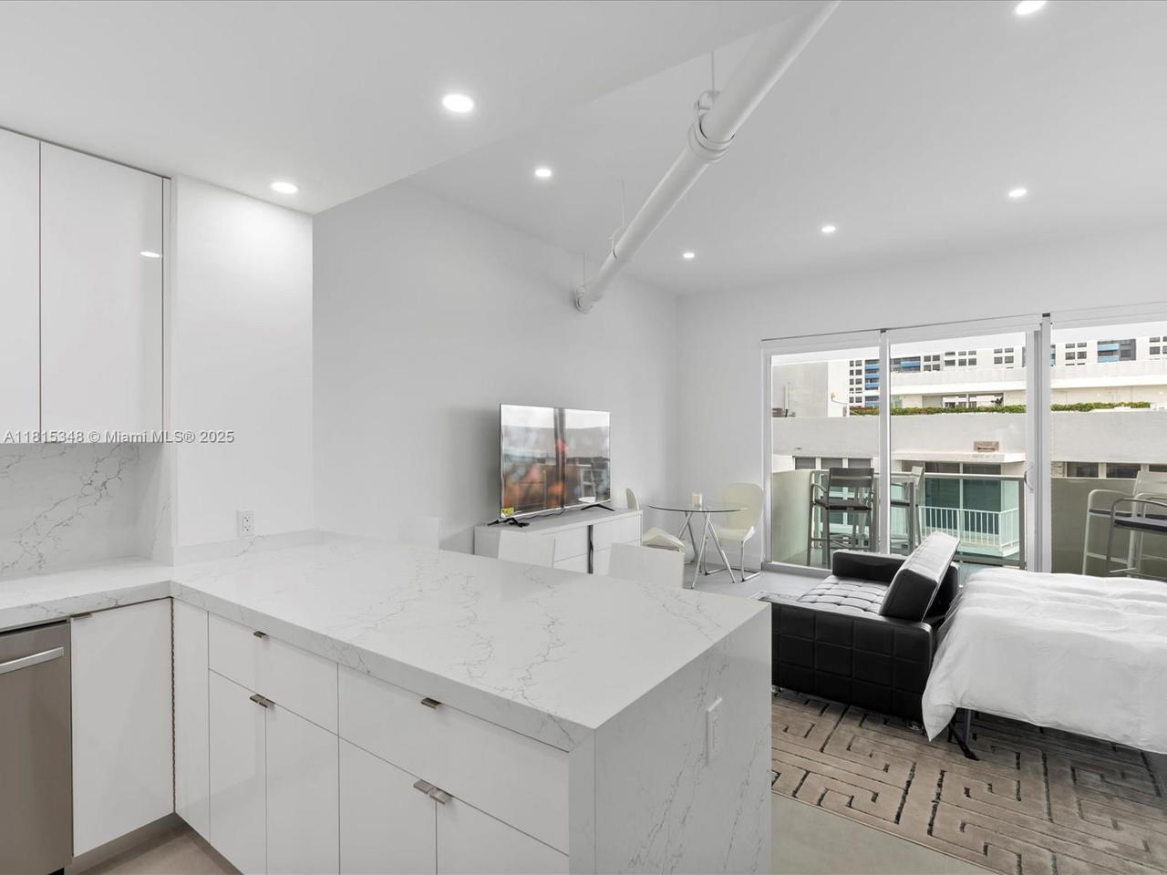 Real estate property located at 1200 West Ave PH24, Miami-dade, Mirador 1200 Condo, Miami Beach, FL