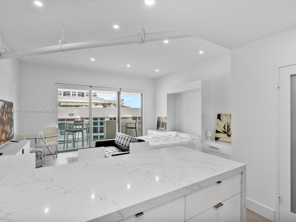 Real estate property located at 1200 West Ave PH24, Miami-dade, Mirador 1200 Condo, Miami Beach, FL
