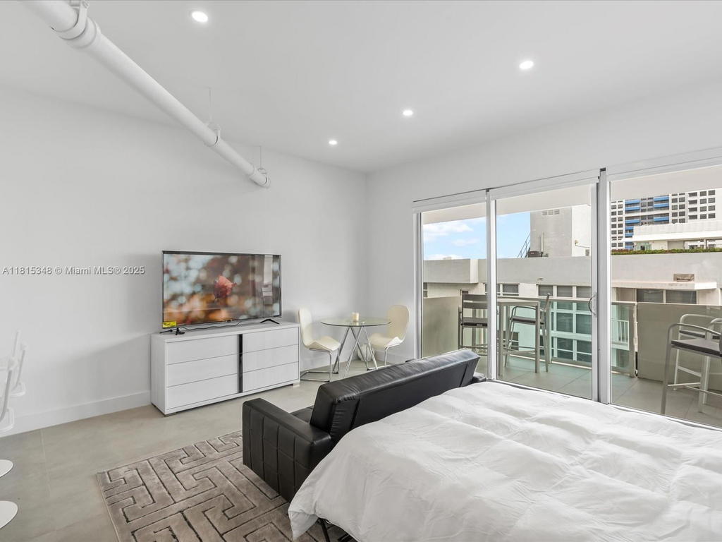Real estate property located at 1200 West Ave PH24, Miami-dade, Mirador 1200 Condo, Miami Beach, FL
