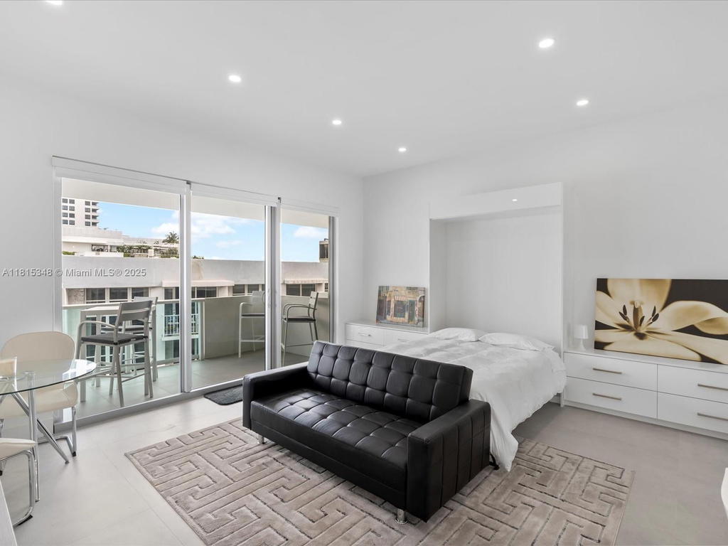 Real estate property located at 1200 West Ave PH24, Miami-dade, Mirador 1200 Condo, Miami Beach, FL