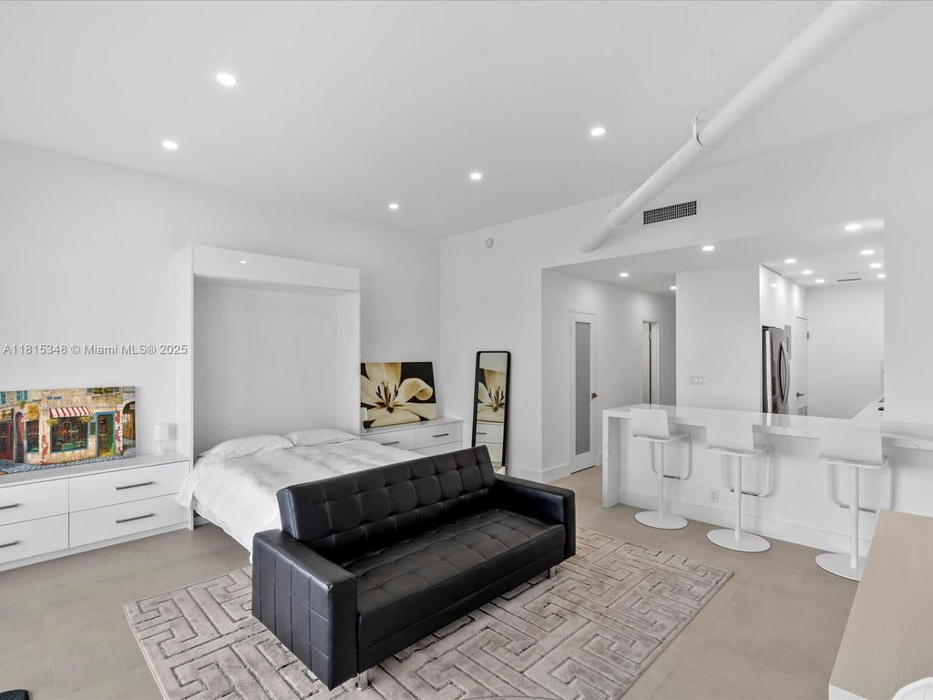 Real estate property located at 1200 West Ave PH24, Miami-dade, Mirador 1200 Condo, Miami Beach, FL