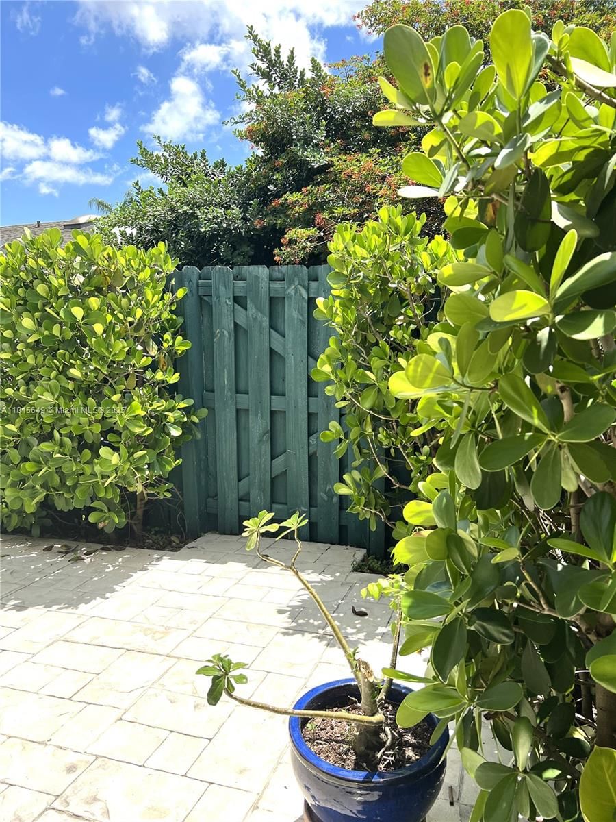 Real estate property located at 10830 72nd St #14, Miami-dade, Sunset Condor Ph I, Miami, FL