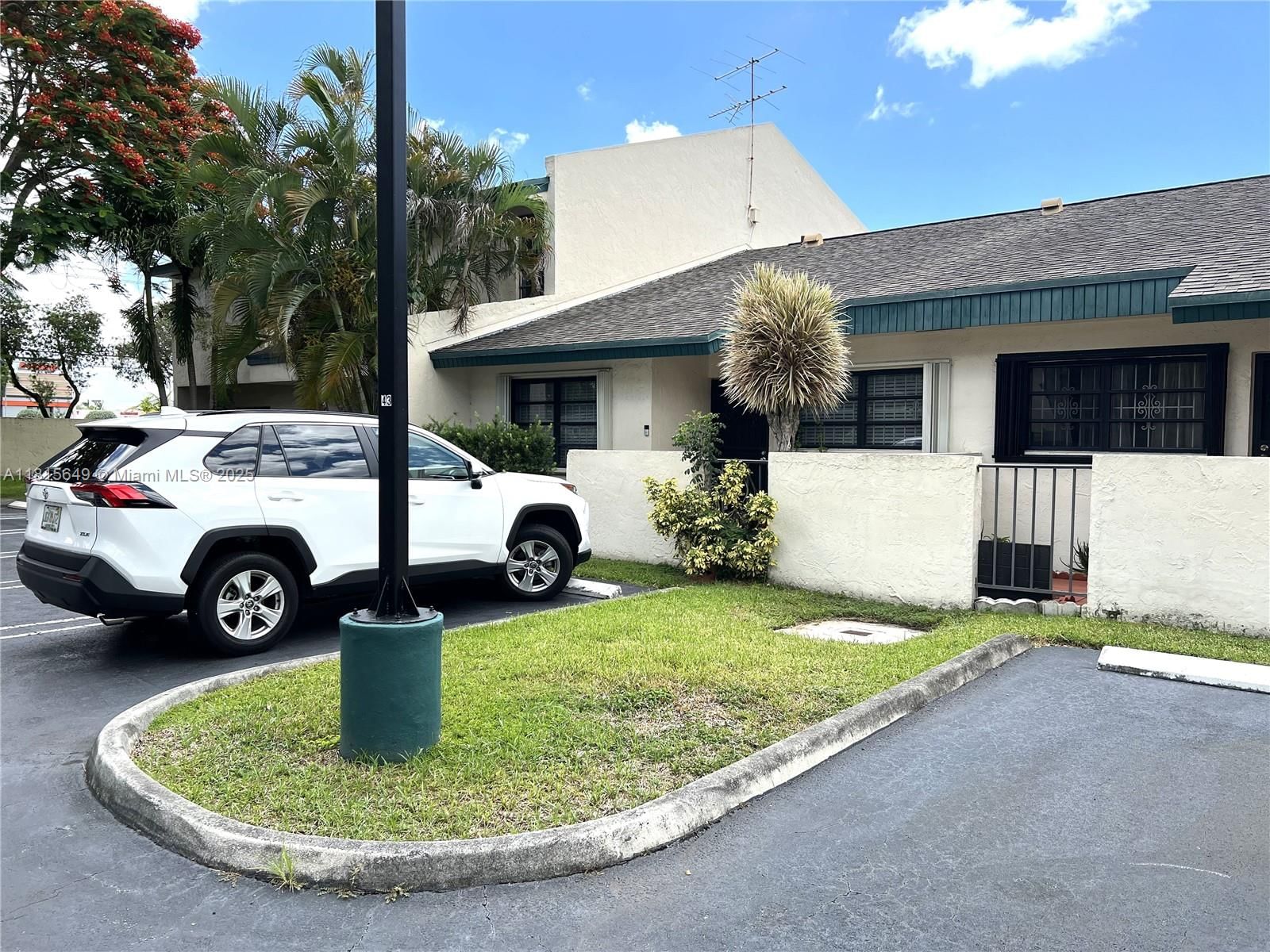 Real estate property located at 10830 72nd St #14, Miami-dade, Sunset Condor Ph I, Miami, FL