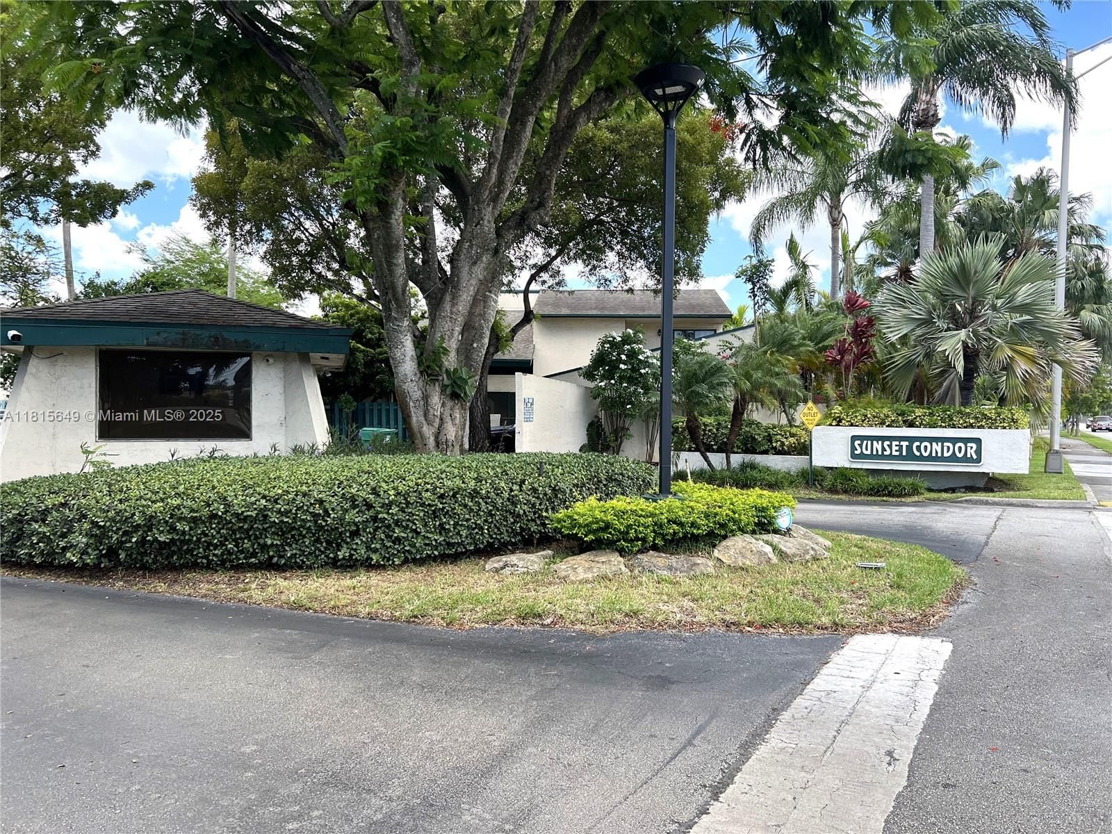Real estate property located at 10830 72nd St #14, Miami-dade, Sunset Condor Ph I, Miami, FL