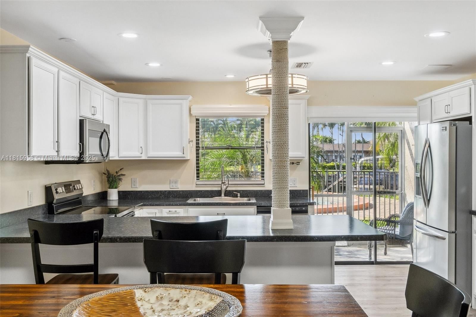 Real estate property located at 4803 SW Santa Barbara CT #5, Lee, Pkwy Place Condo, Cape Coral, FL